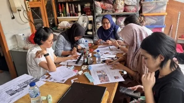 Menjahit Tradisi, Menyambung Masa Depan di Cilacap